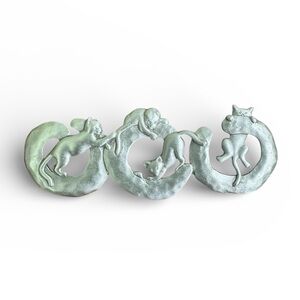 JJ Jonette Jewelry Cats Playing Brooch Pin Pewter Vintage 80’s